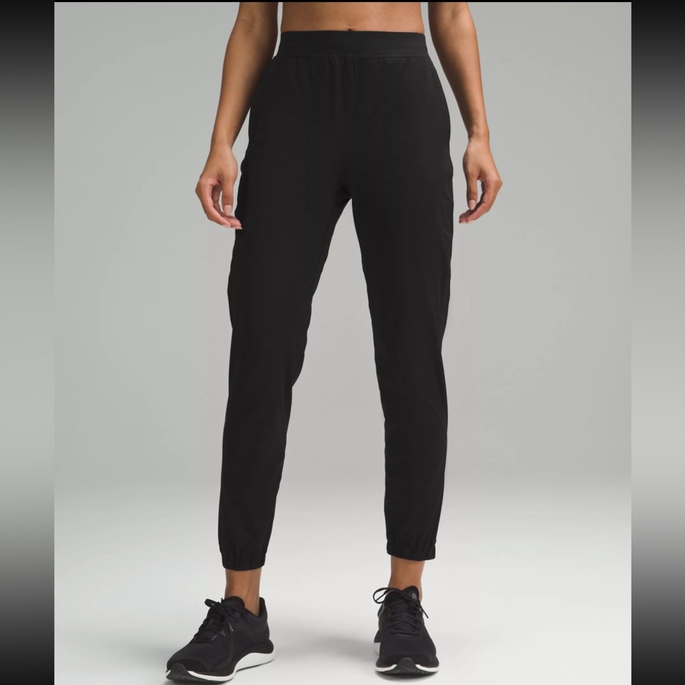 women’s black lulu joggers size 4